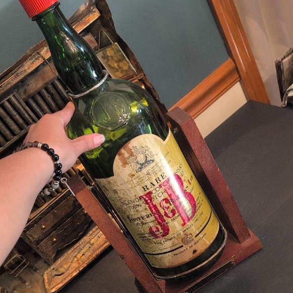 Rare Blended Scotch Whisky - Green and Red - Picture 1 of 9